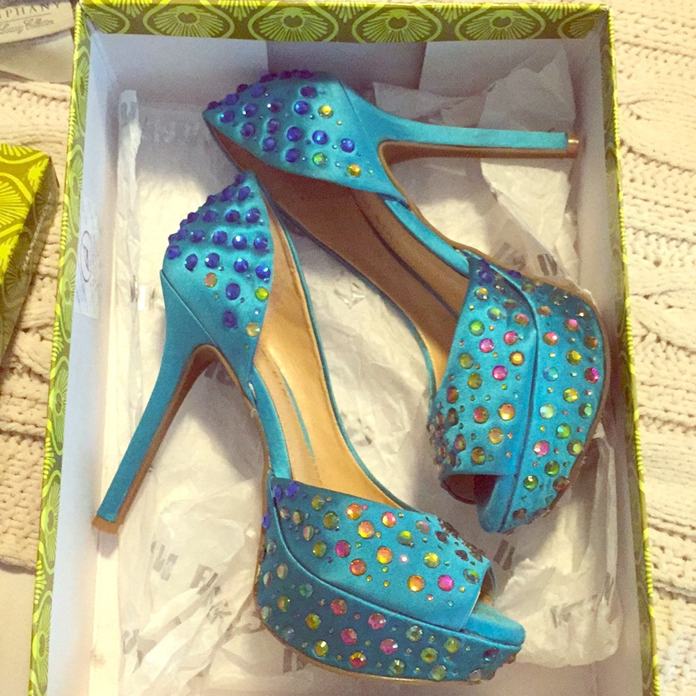 Stunning Turquoise/Gemstone Gianni Bini Stilettos✨